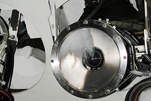 熱水によりカメラが焙られてアクリル窓が変質　第818潜航 2004年5月11日