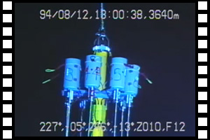 TAGマウンドで木下氏のヒートフロー測定装置 通称「大仏」の設置　第222潜航 1994年8月12日