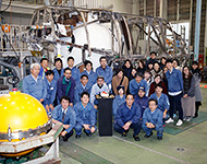 2019年11月28日、中間検査工事中の有人潜水調査船「しんかい6500」の前で30歳の誕生日をお祝いしました。