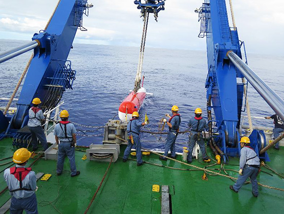 「うらしま」は、今航海が初めての外航となります。目的は中央インド洋海嶺での熱水域探査です。