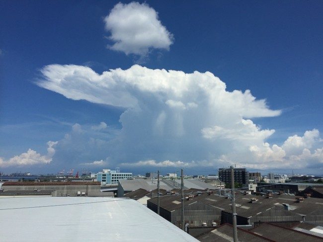 Cumulonimbus over the Bōsō Peninsula, as seen from the Yokohama Campus