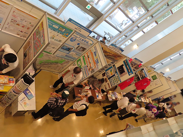 展示会場（中央図書館）全景