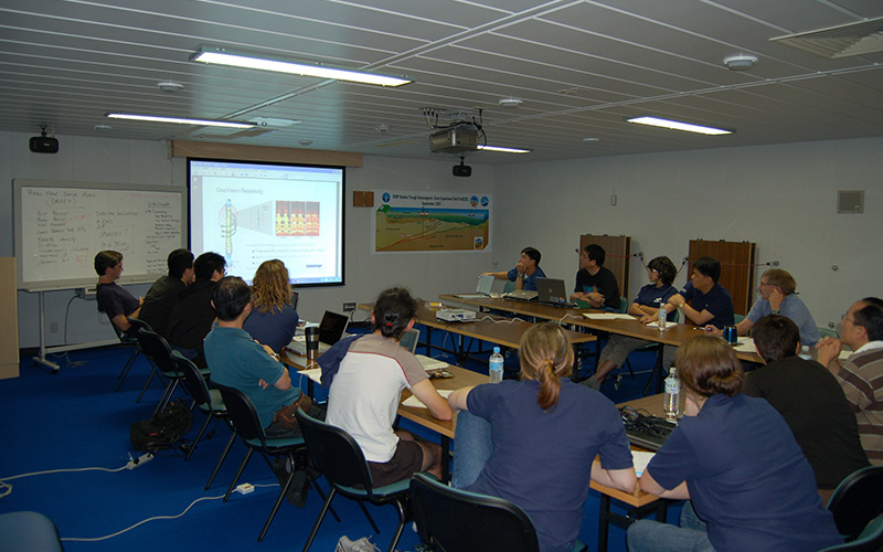 International party made discussions in detail. Where should we go!?!?