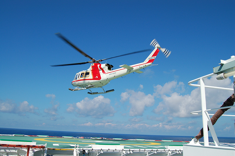 Chopper takes me to the Chikyu onboard deck.(Cooperation:AERO ASAHI Co.aircraft)