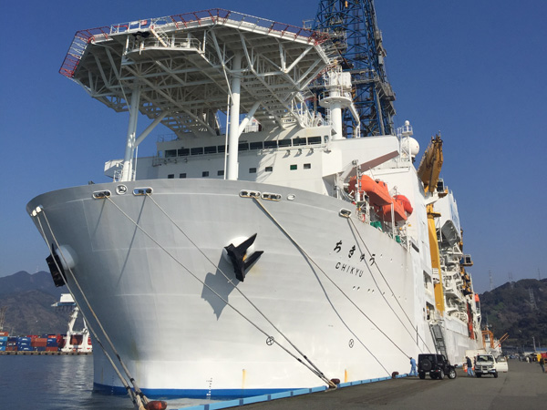 Chikyu in the harbor