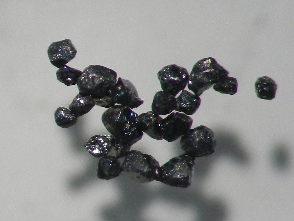 磁鉄鉱(じてっこう、英:magnetiteマグネタイト)