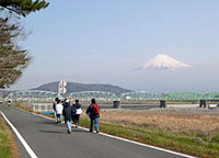 第1調査ポイントの富士川(富士川町富士川橋付近)に到着