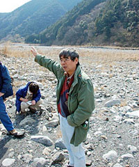 安倍川の砂は、富士川と比べて何が違うのでしょうか