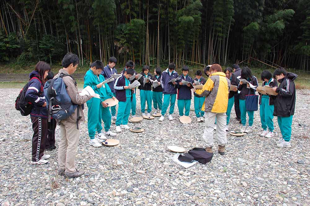 古座川の大部分は、熊野川同様に、四万十帯という、熊野層群よりもやや古い付加体堆積物で占められています