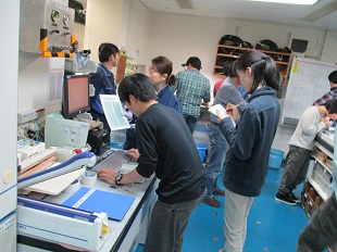 研究に必要な試料を分けあう、とても重要なイベントです