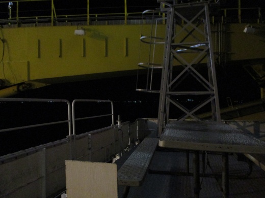名護湾に着いたのは夜でした