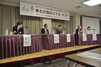 パネルディスカッションのようす（左から田中局長、鈴木町議会議員、碇川町長、木島教授、滝澤モデレーター）