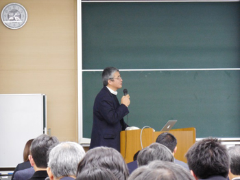 坂本泉さん（東海大学）による口頭発表のようす