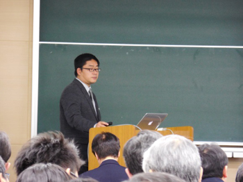 藤原義弘さん（海洋研究開発機構）による口頭発表のようす