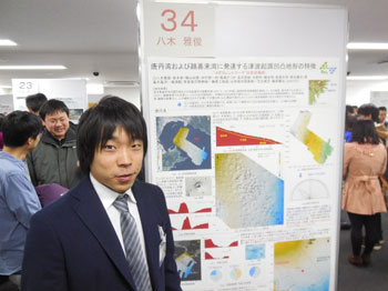 八木雅俊さん（東海大学海洋学部）によるポスター発表のようす