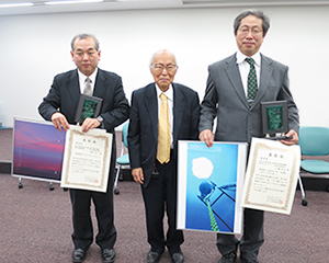 三輪 哲也 上席技術研究員と柏野 祐二 技術主幹