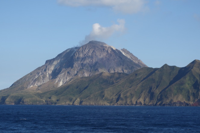 薩摩硫黄島の遠景写真