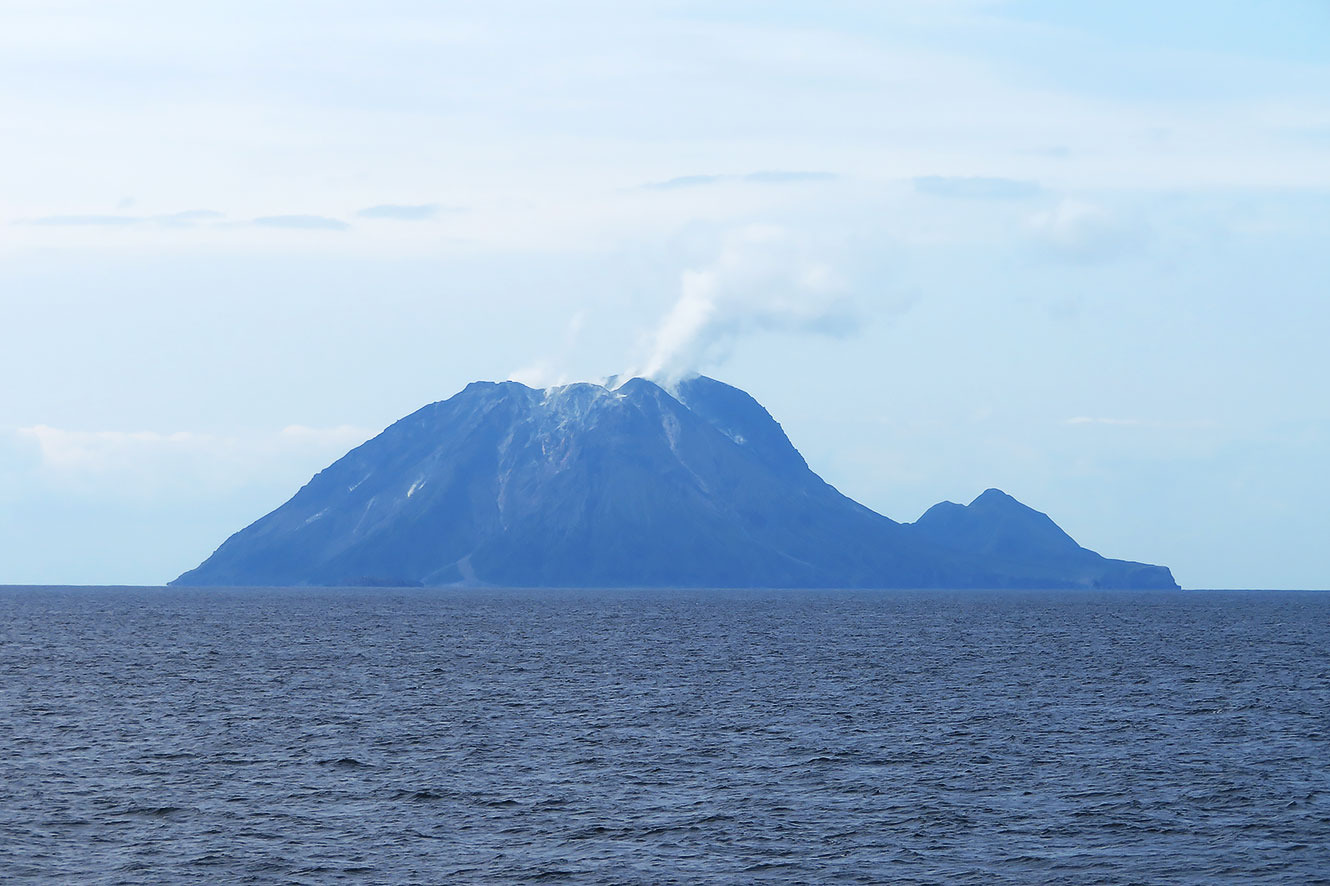 “過去100年で国内最大”の噴火！海底火山「福徳岡ノ場」、驚きの“噴火シナリオ” - サイエンスZERO - NHK