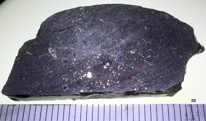 理論予測されていたカンラン石組成の新物質を隕石から発見(2ページ目