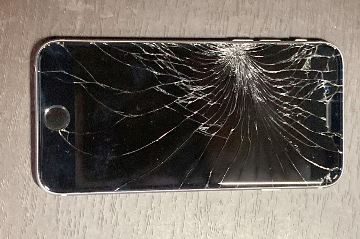 スマホの画面はなぜバキバキに割れる？その割れ方をシミュレーションで