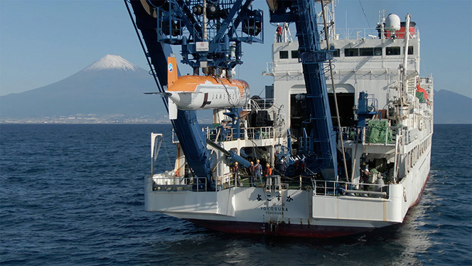 深度8000m到達＆潜航時間30時間！自律型無人探査機の日本記録を樹立