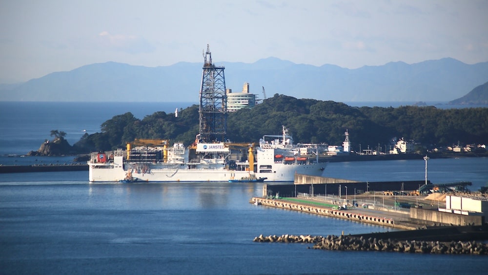 地球深部探査船「ちきゅう」