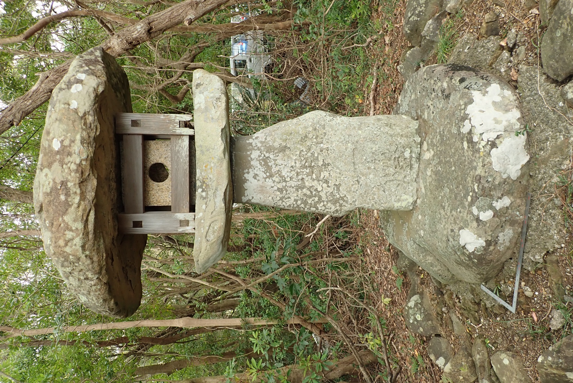 木岐王子神社石灯籠 サムネイル
