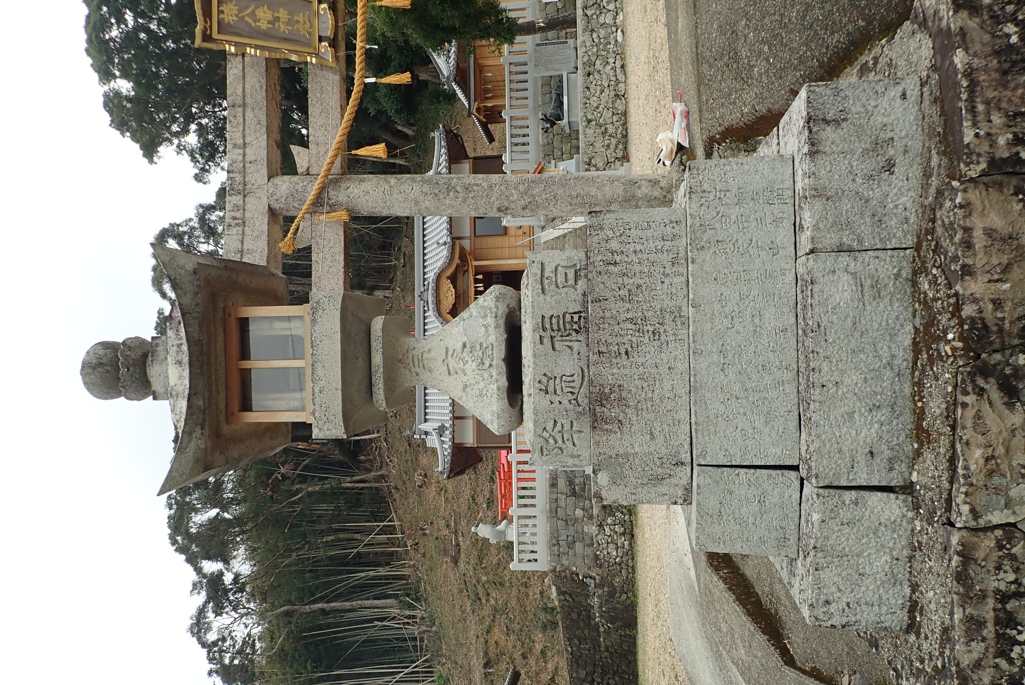 椿八幡神社常夜燈：左 サムネイル