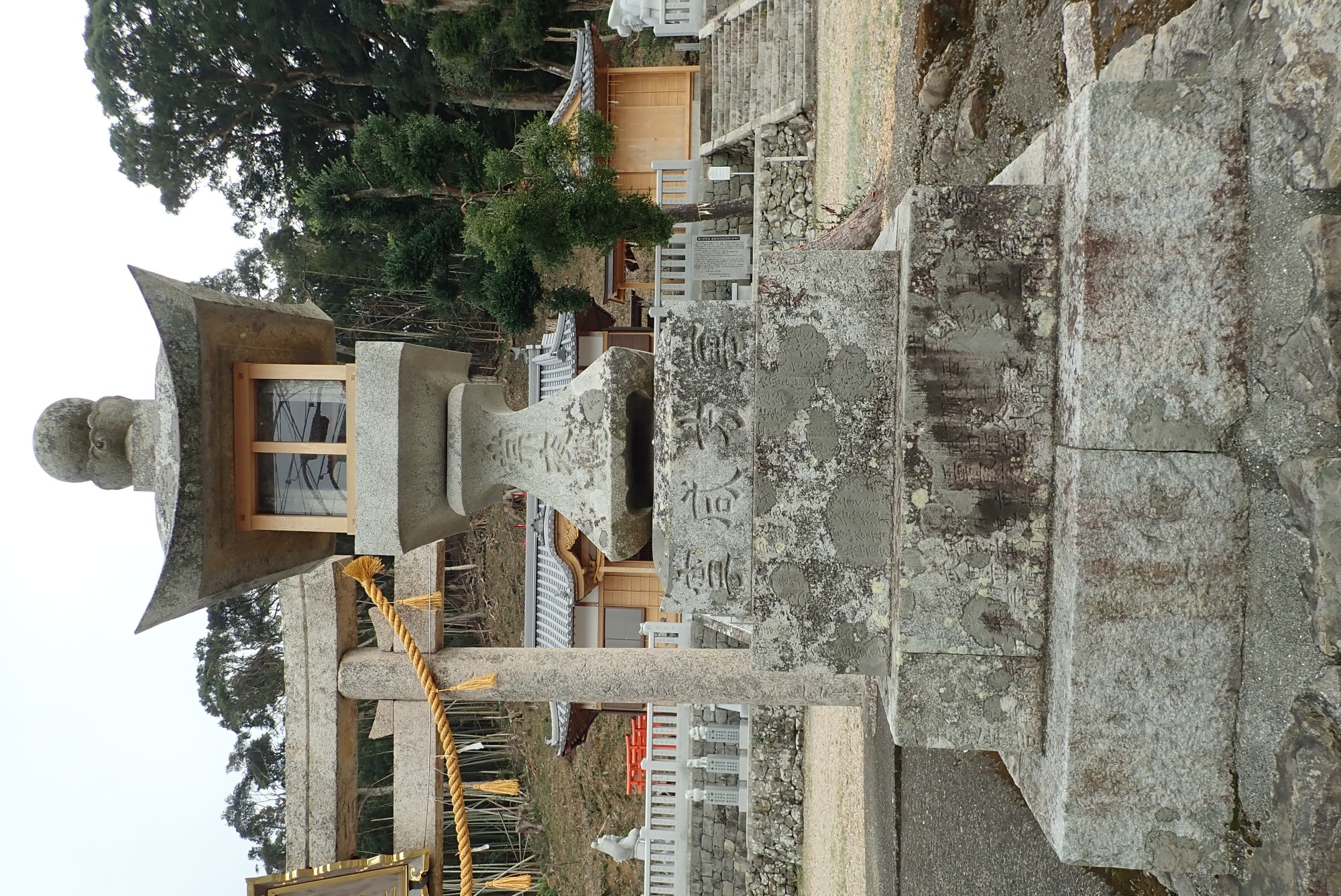 椿八幡神社常夜燈：右 サムネイル