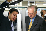 米国国立科学財団（NSF）のArden L. Bement, Jr.長官が高知コアセンターを視察。日本の最先端科学を紹介しました。