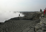 インドネシア東ジャワ島熱水泥噴出現場での泥採取の様子