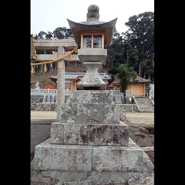 椿八幡神社常夜燈：右