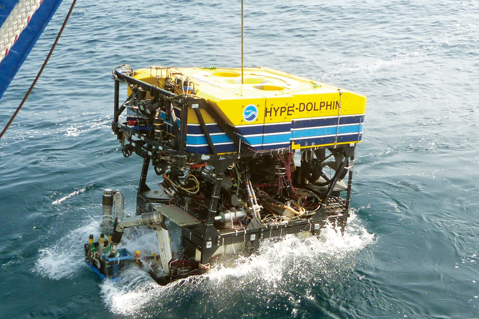 Remotely Operated Vehicle Hyper-Dolphin