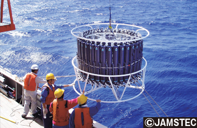 Hakuho Maru: CTD water sampler