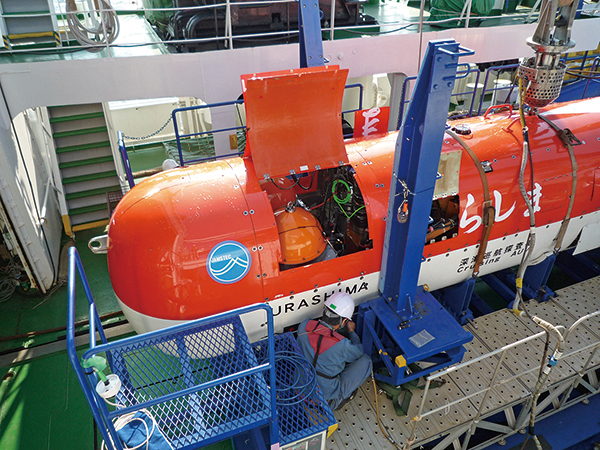 移動体搭載型重力計（東京大学地震研究所）搭載時の様子の画像
