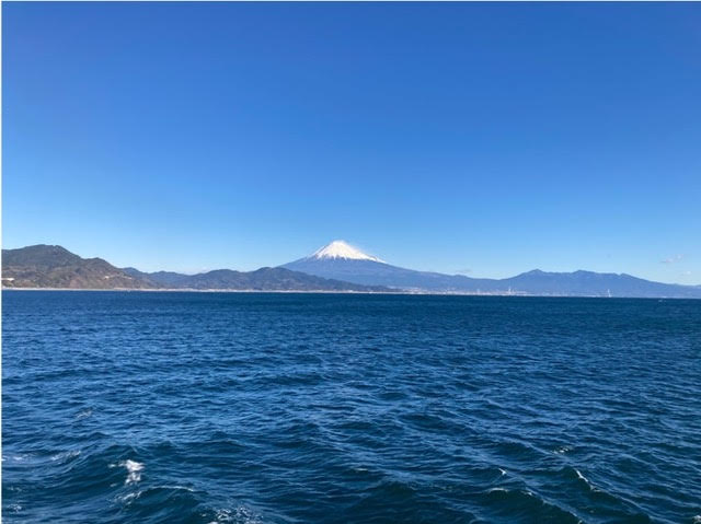 出航直後に撮った富士山、この時はまだ良かった・・・・