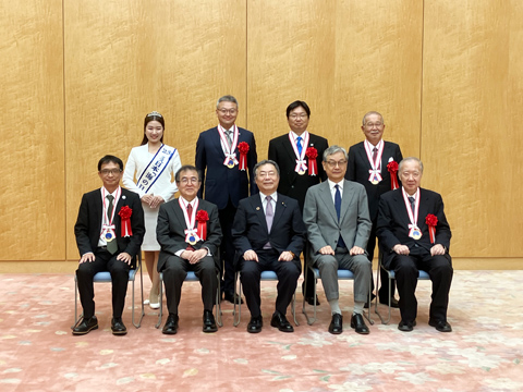 表彰式にて（前列左：安藤 健太郎 専門部長）