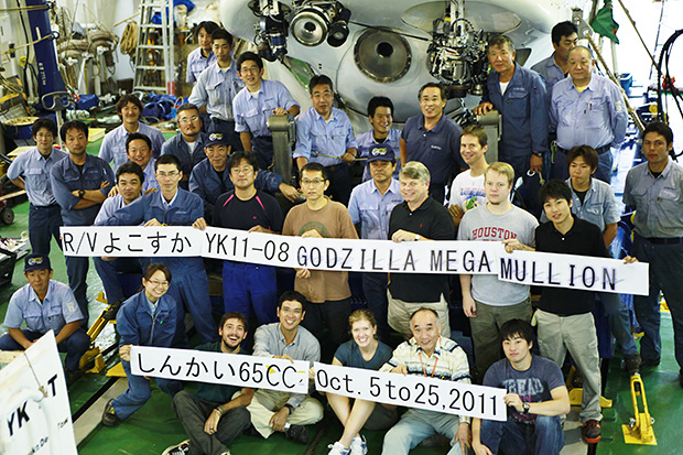 2011年の運航チーム(10月25日、パレスベラ海盆での調査を終えて)