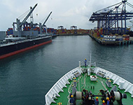 クリストバル港（パナマ）入港作業